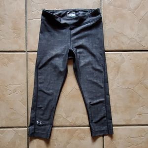 Under Armour heat gear capris, small